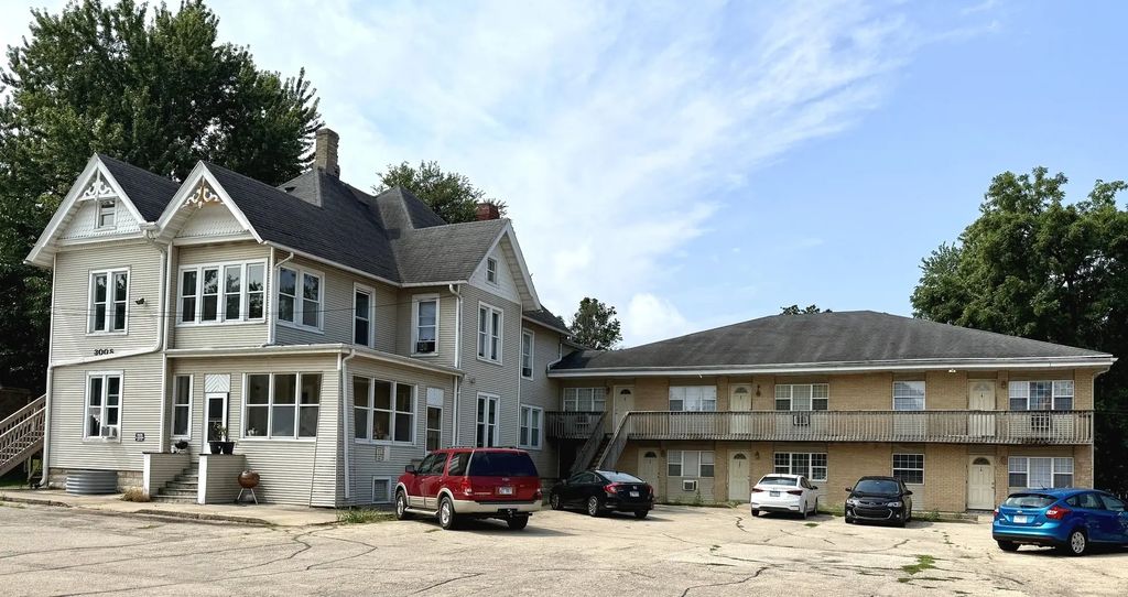 300 S Main Street, Rochelle
