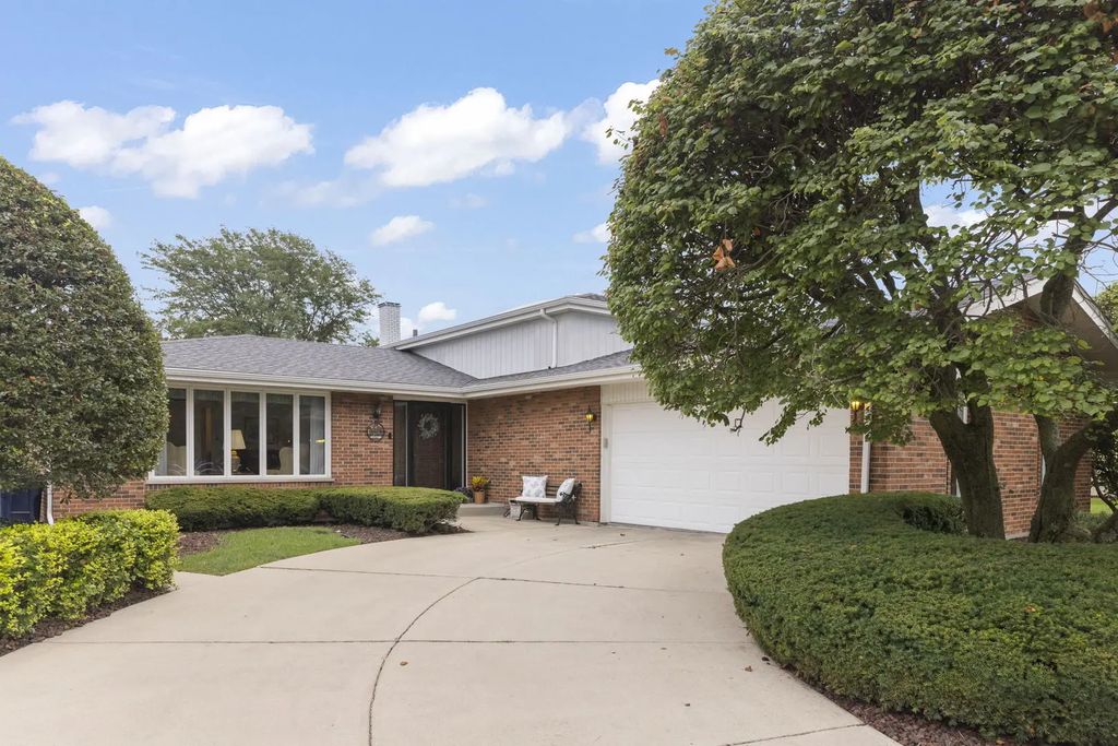 15213 Woodmar Drive, Orland Park