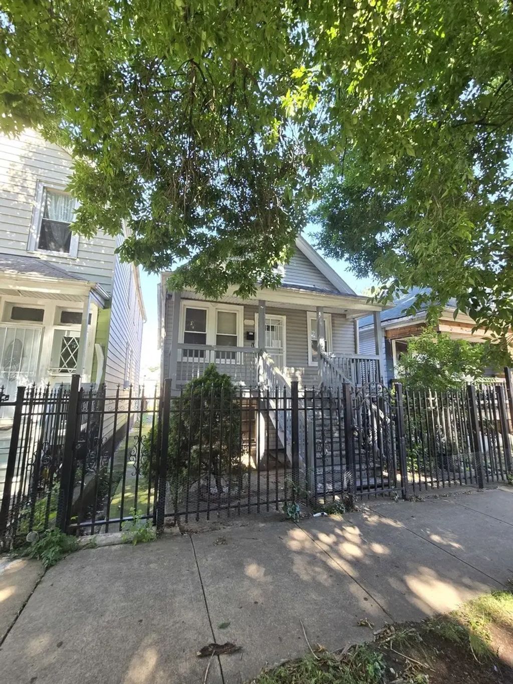 8622 S Escanaba Avenue, Chicago