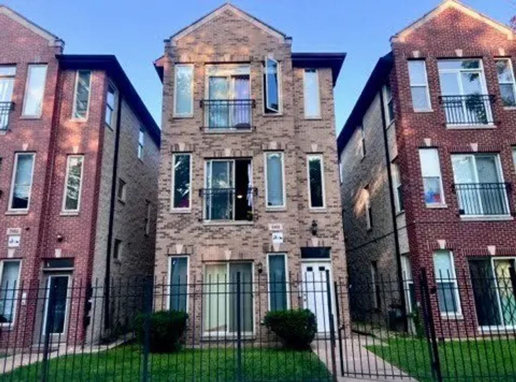 7955 S Manistee Avenue, Chicago