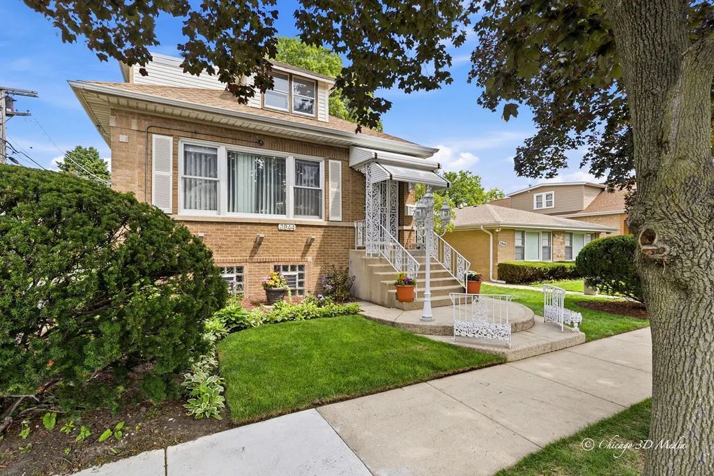 3944 W Greenleaf Avenue, Lincolnwood