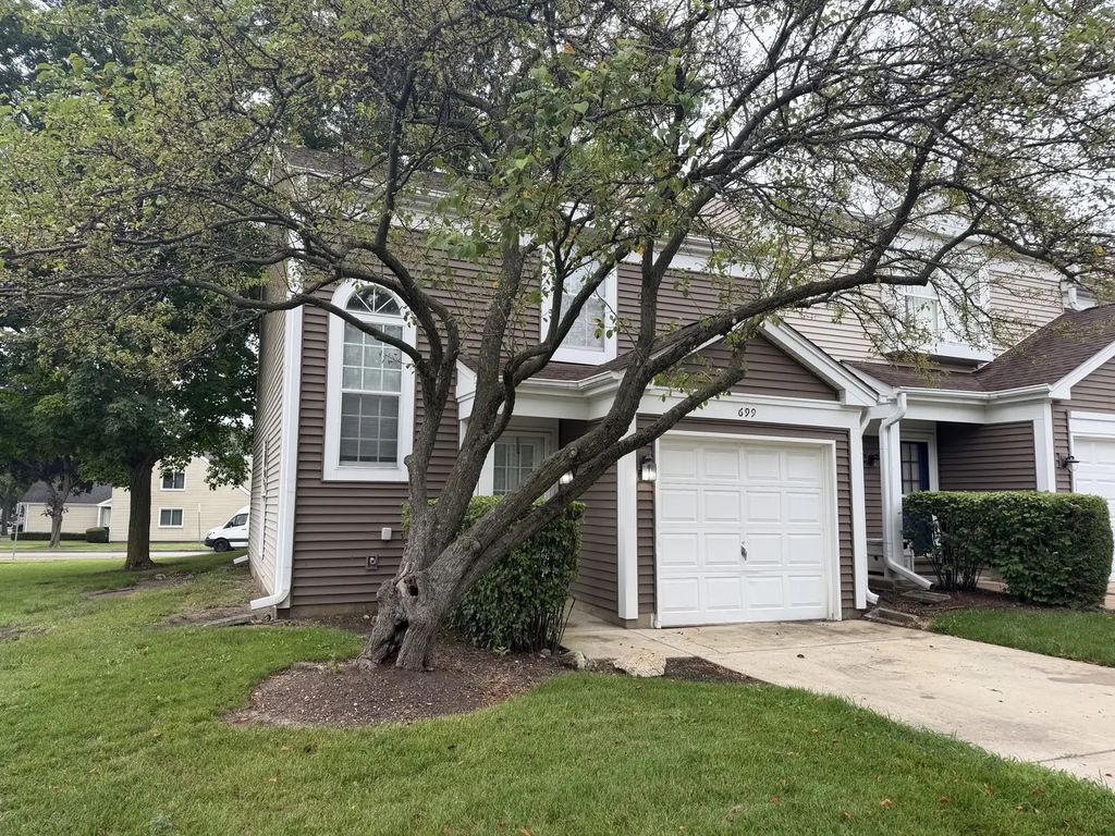 699 Canterbury Drive, Hanover Park