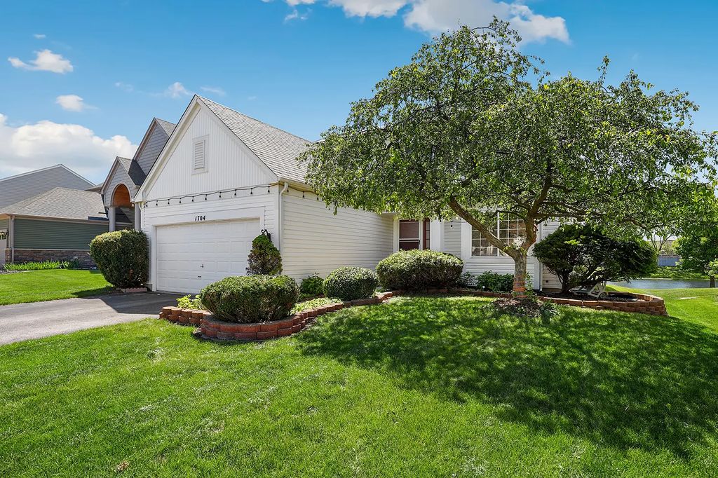 1704 Charlotte Circle, Naperville