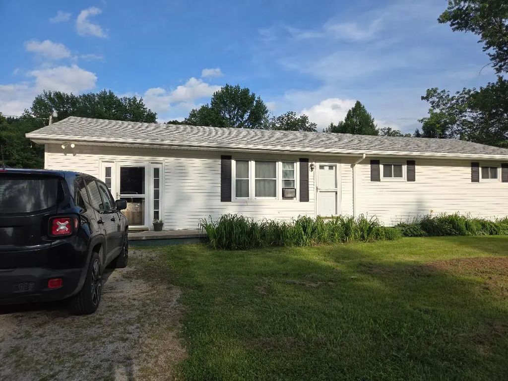 32372 Main Street, Tamms