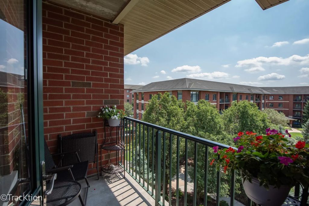 845 E 22nd Street B-417, Lombard
