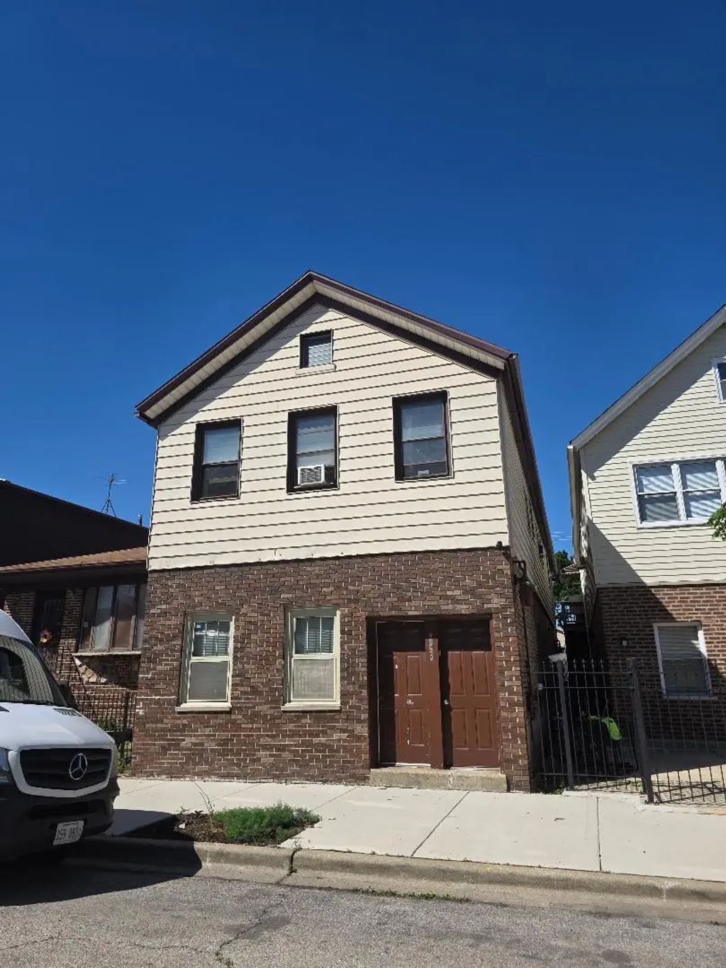 3030 S Poplar Avenue, Chicago