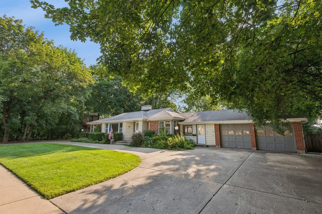 412 Dundee Avenue, Barrington