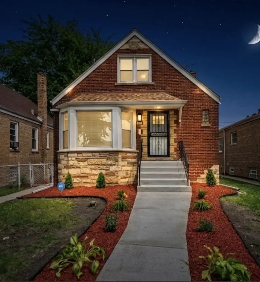 7917 S Christiana Avenue, Chicago
