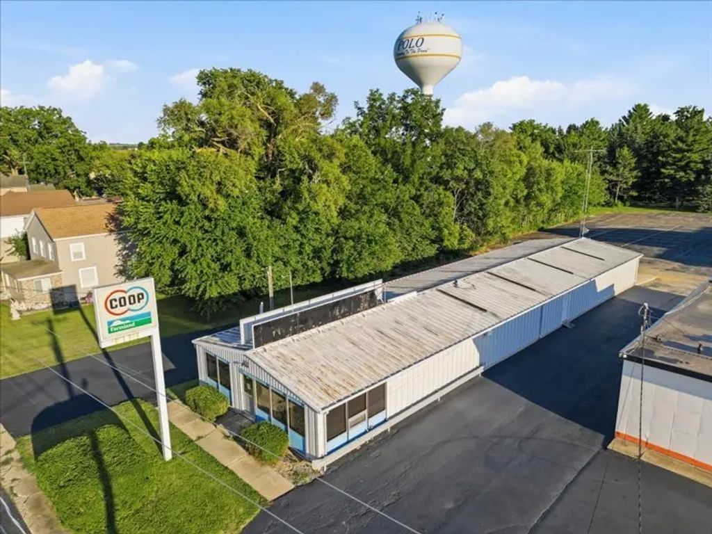 105 W Oregon Street, Polo