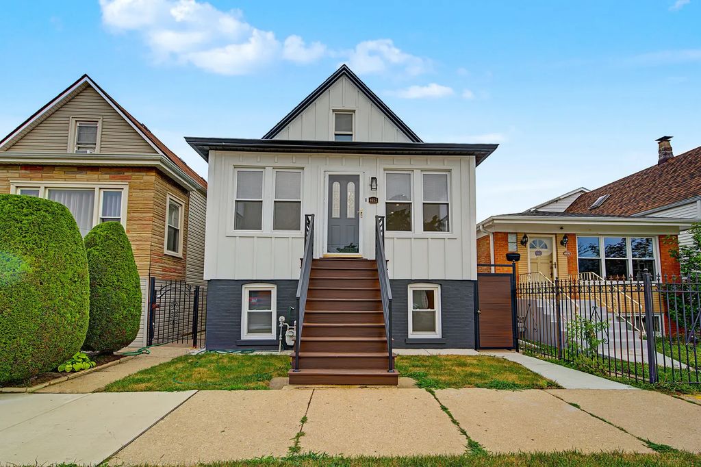 4852 W Melrose Street, Chicago