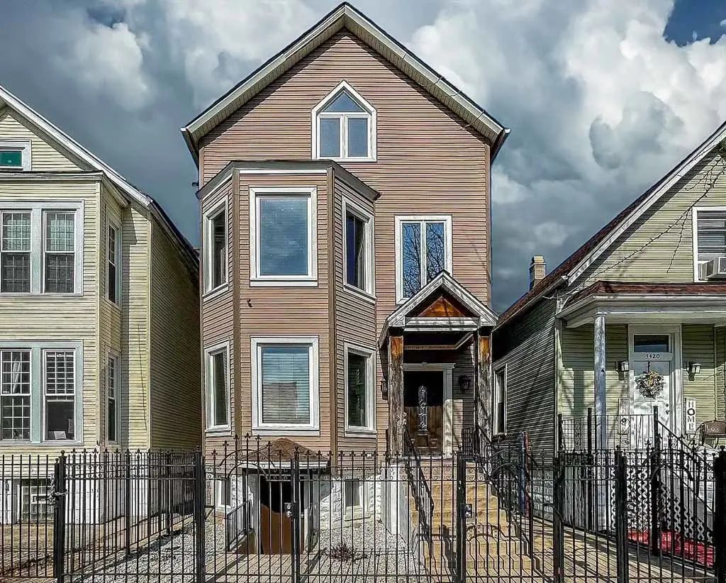 3422 W Mclean Avenue 2, Chicago, 60647