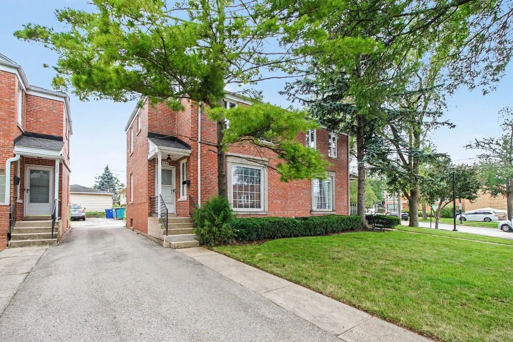 706 Broadview Avenue, Highland Park, 60035