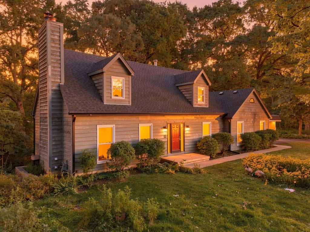 520 Glenwood Trail, Elgin