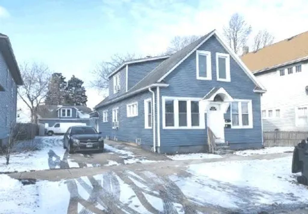 1026 Victoria Avenue, North Chicago