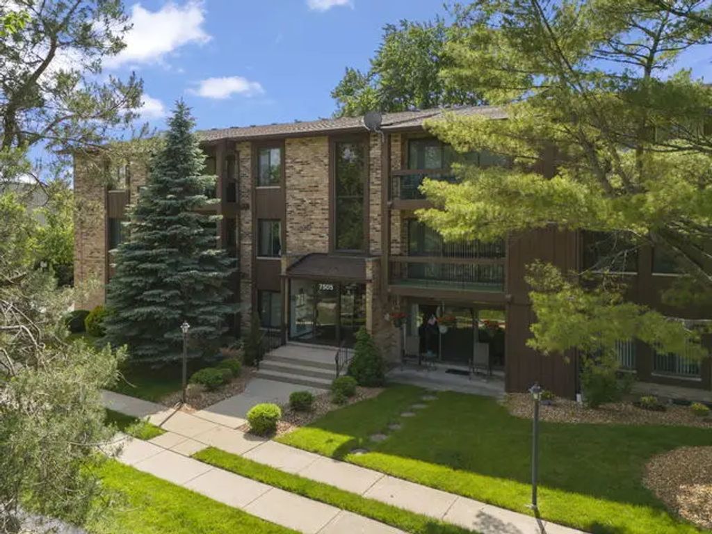 7505 175th Street 124, Tinley Park