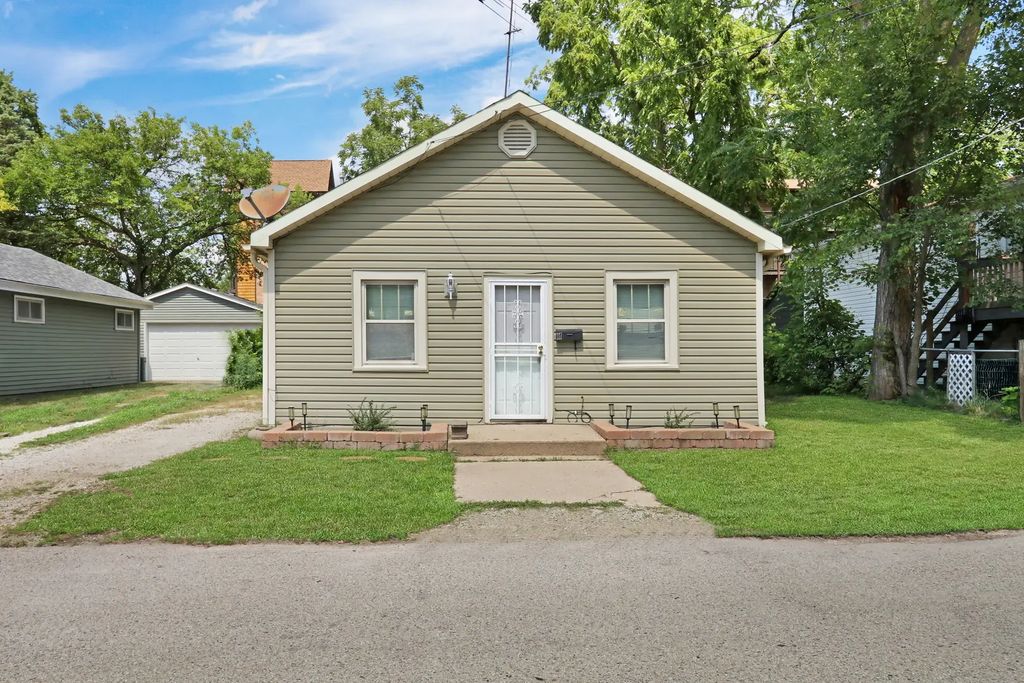 117 Roosevelt Avenue, Wauconda