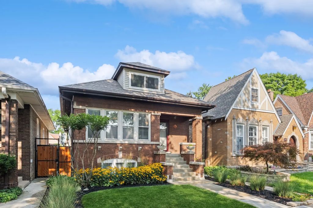 6210 N Moody Avenue, Chicago, 60646