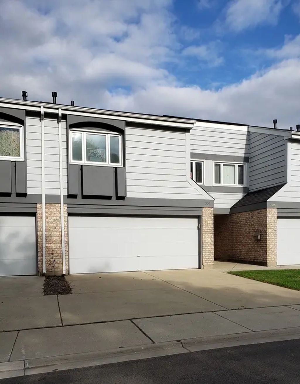 227 Lakeshore Lane, Bloomingdale