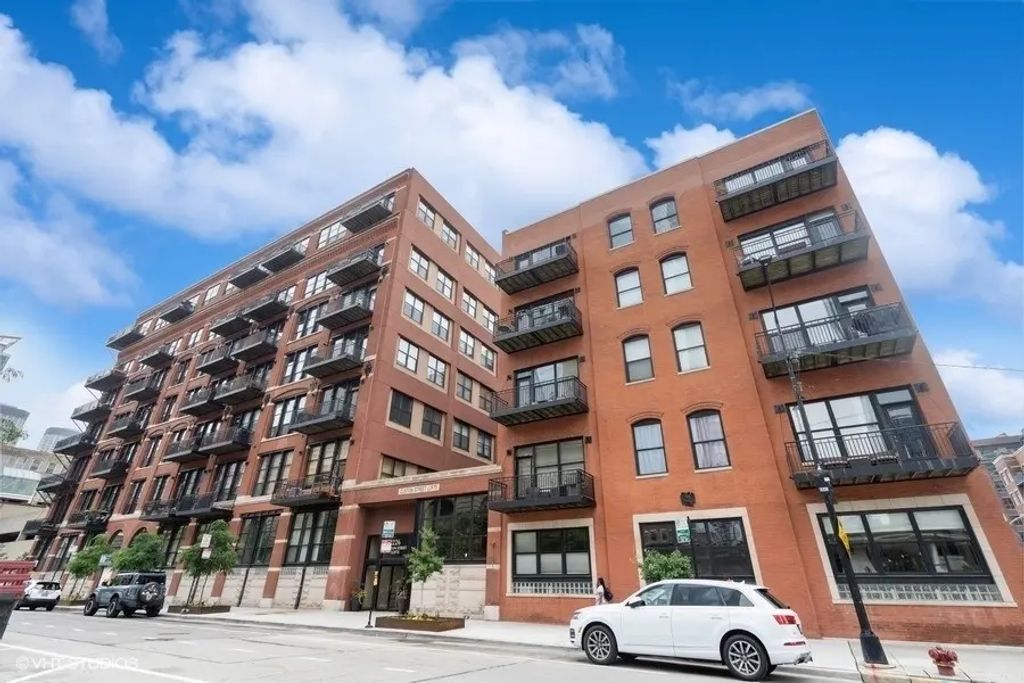 226 N Clinton Street 711, Chicago, 60661