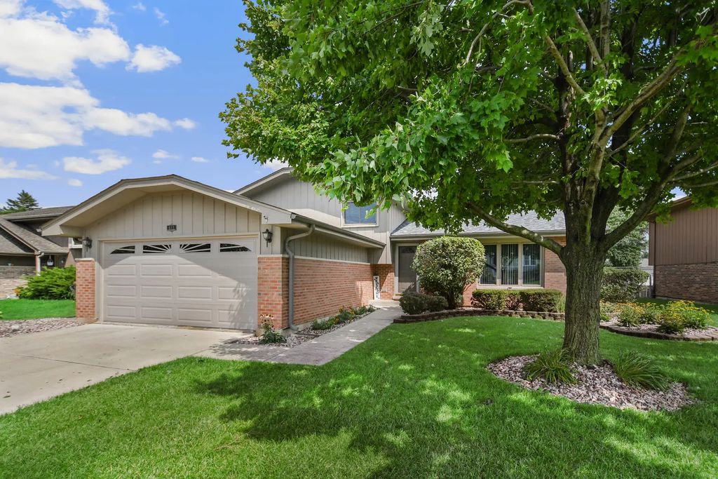 613 Gavin Avenue, Romeoville