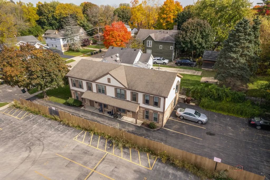 131 Newberry Avenue 1s, Libertyville