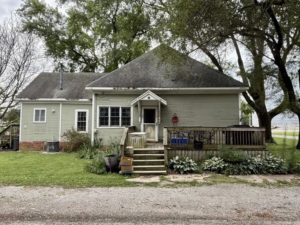 303 N Hopkins Street, Newman
