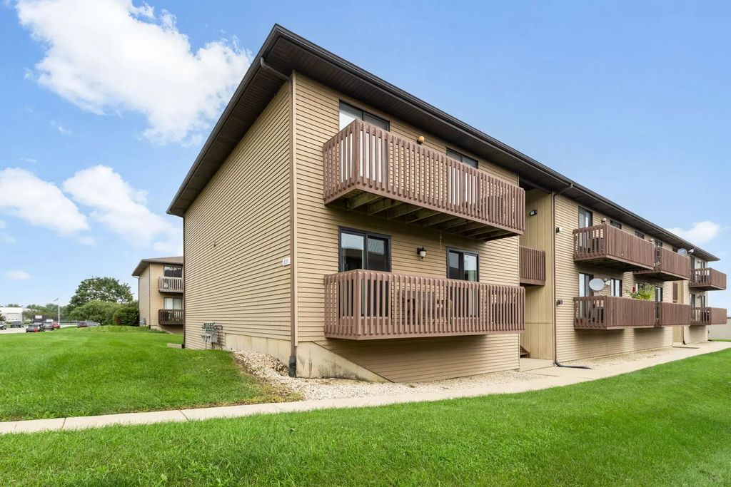 695 Dean Drive G, South Elgin