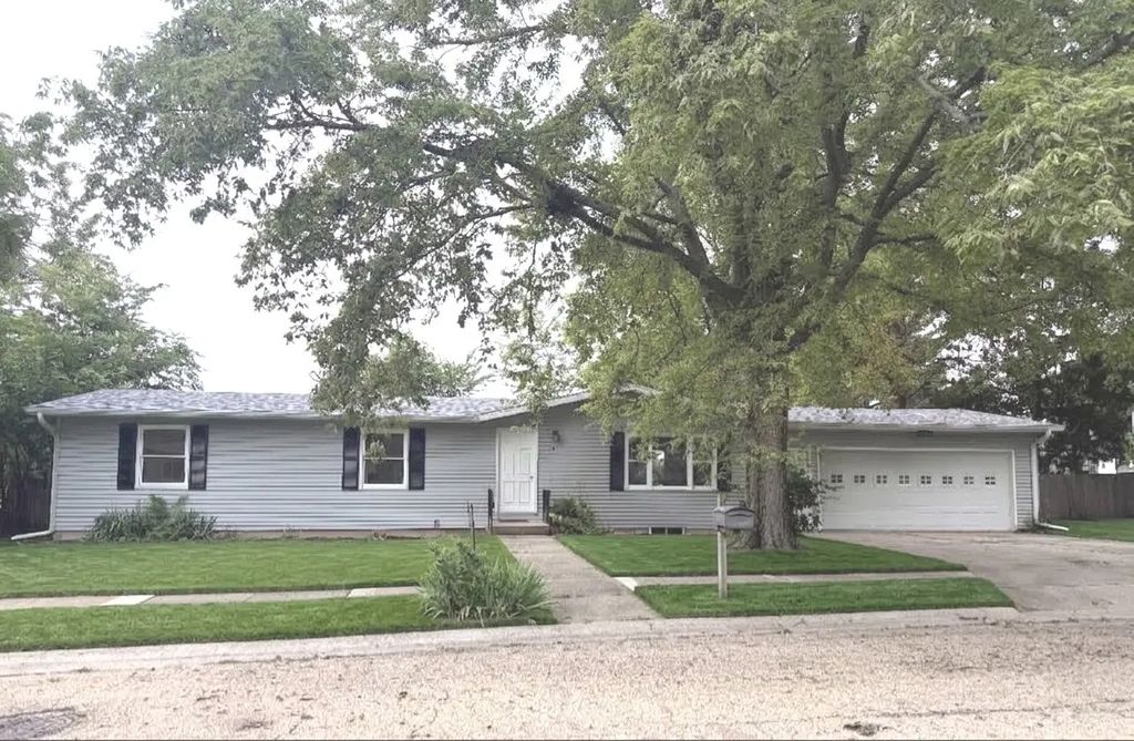 1110 8th Street, De Witt