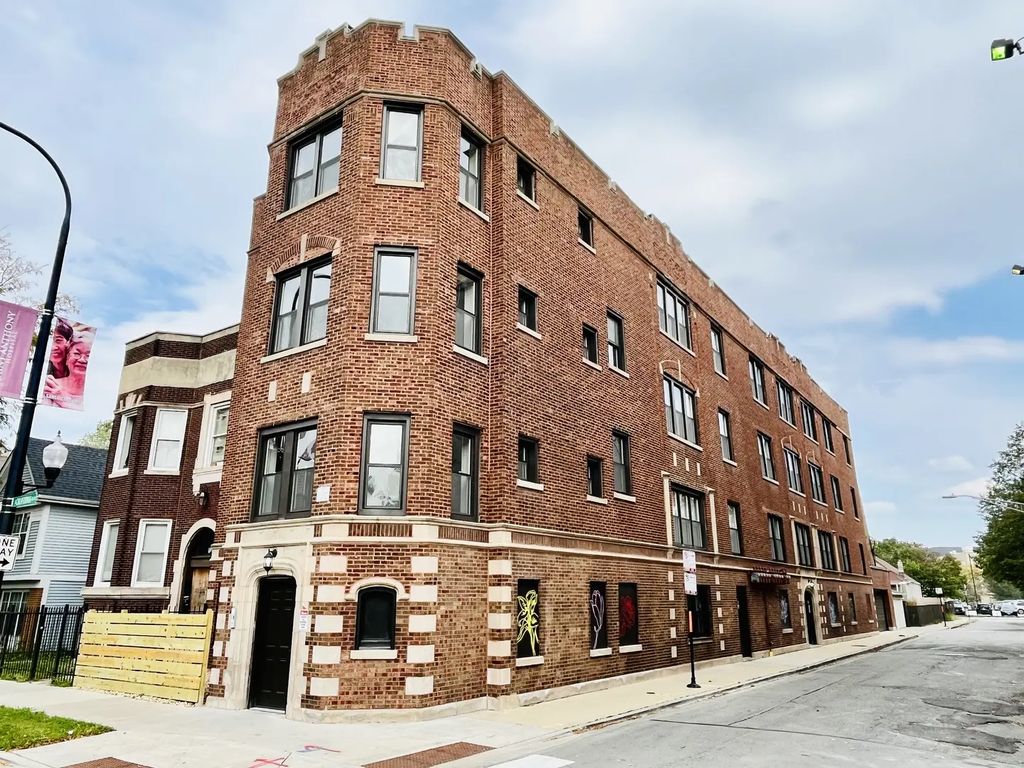 2752 W 14 Street, Chicago