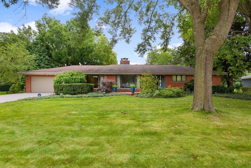 2327 S Circle Drive, Palatine