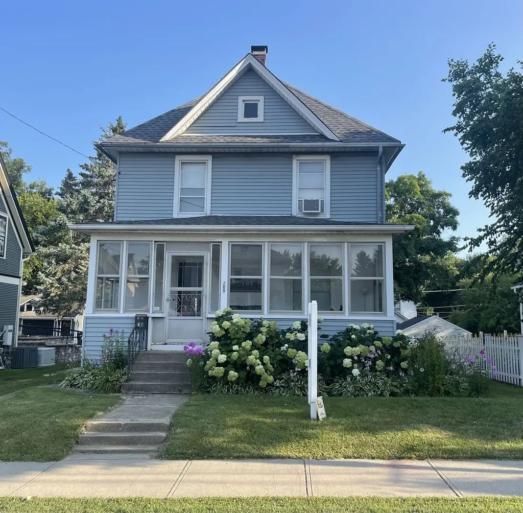 209 W Main Street, Barrington