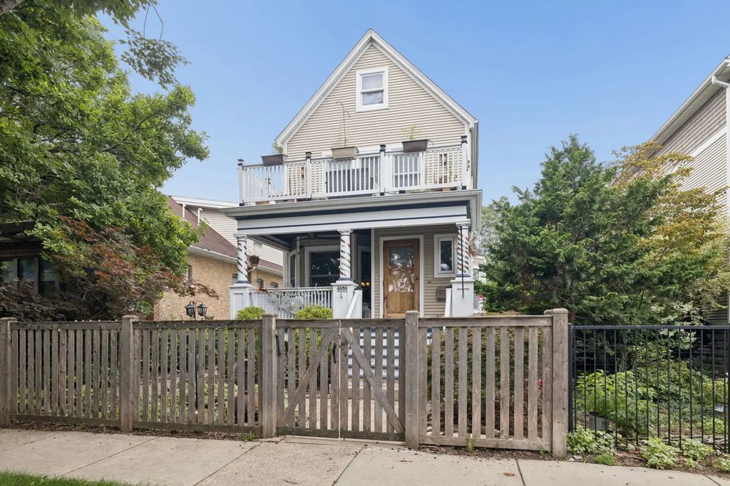 4658 N Kennicott Avenue, Chicago, 60630