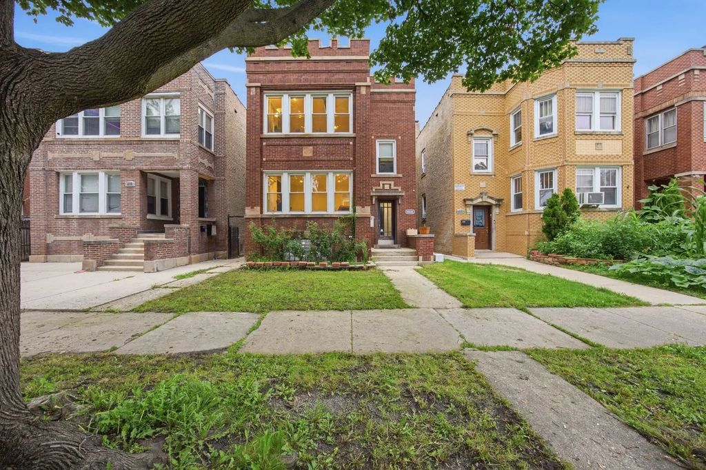 4836 W Barry Avenue, Chicago, 60641