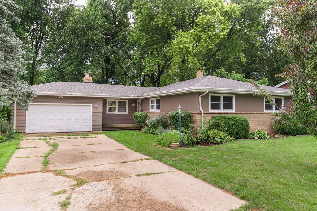 216 Fairmont Drive, DeKalb
