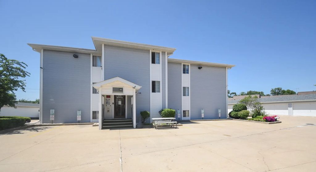 3170 W Monroe Street 112, Waukegan