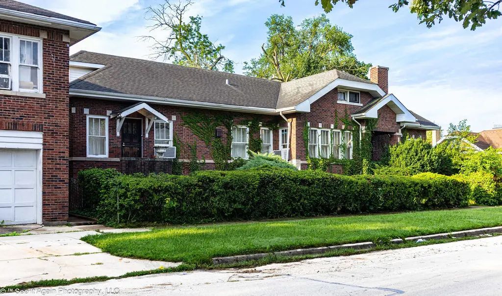 8001 S Oglesby Avenue, Chicago