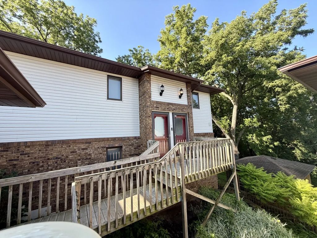 8504 Ridgewood Road 602, Rock Island