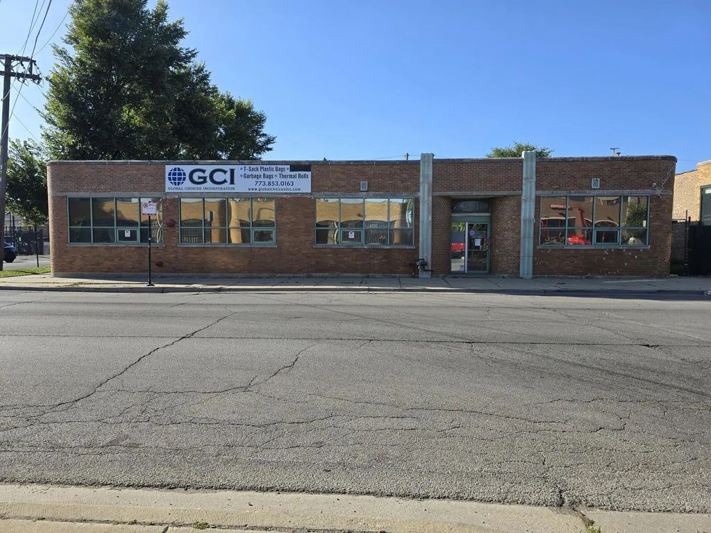 4535 W Addison Street, Chicago