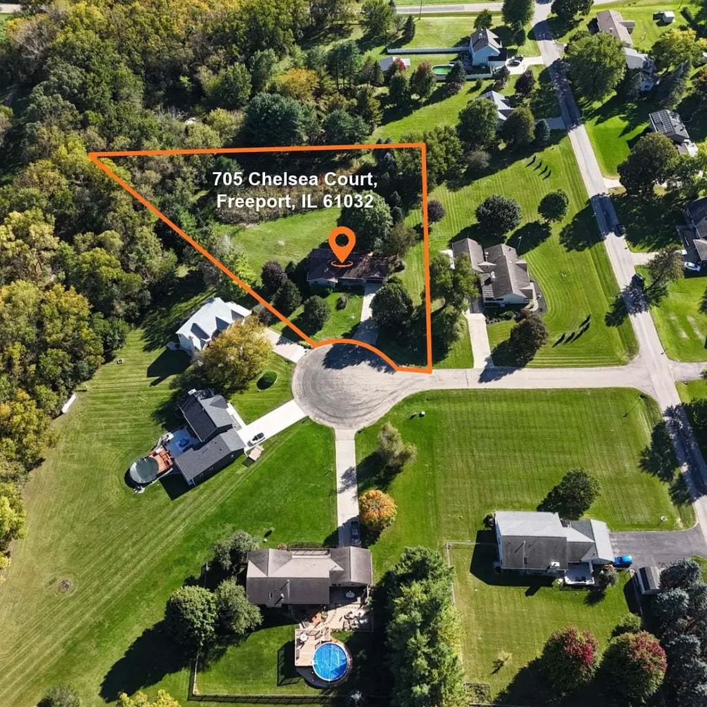 705 Chelsea Court, Freeport