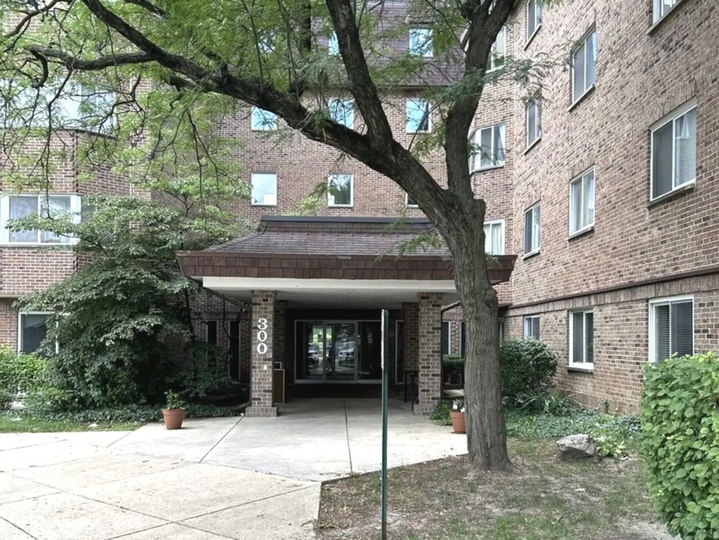 300 Roselle Road 419, Schaumburg