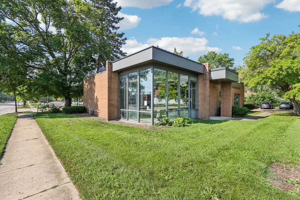 530 N Mclean Boulevard, Elgin