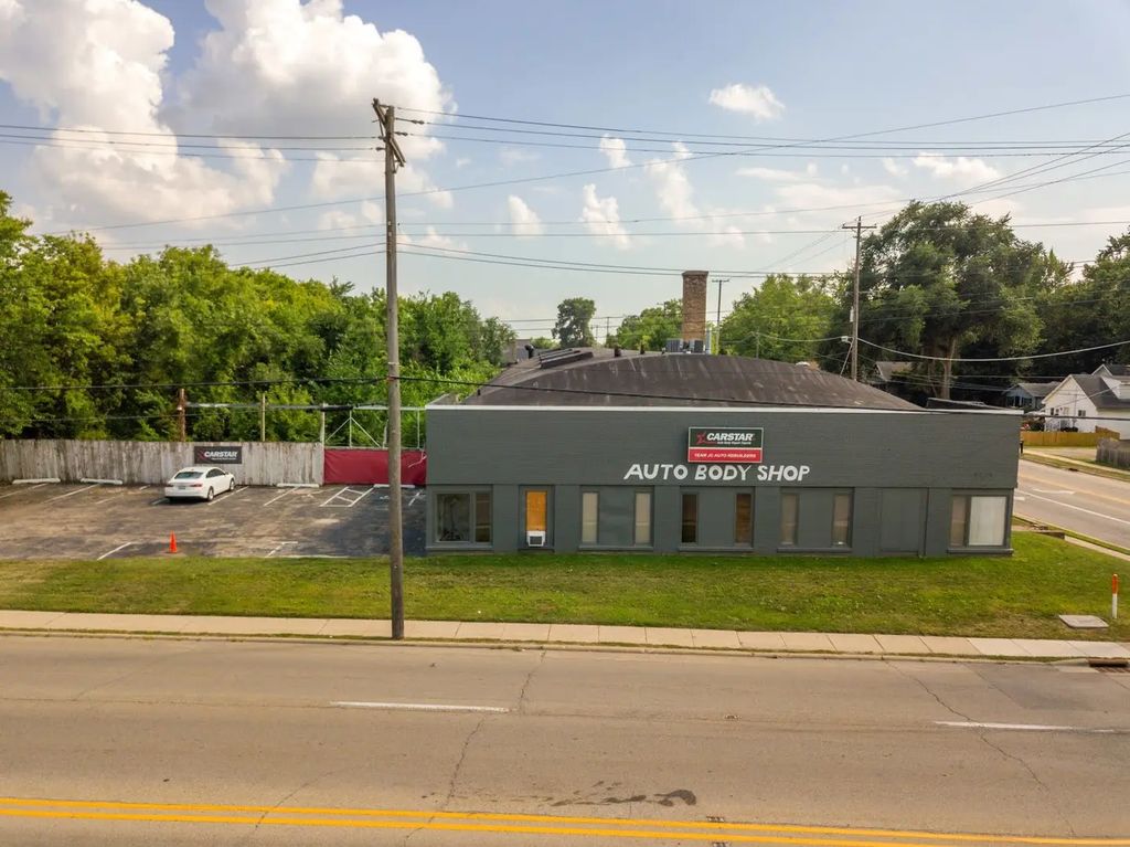3238 W State Street, Rockford