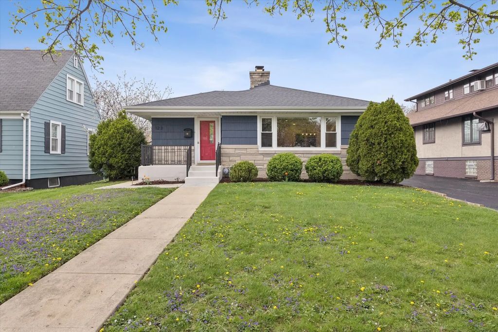 123 E Columbia Avenue, Elmhurst