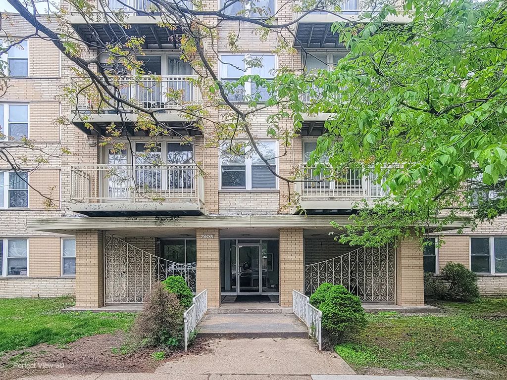 2501 W Touhy Avenue 203, Chicago, 60645