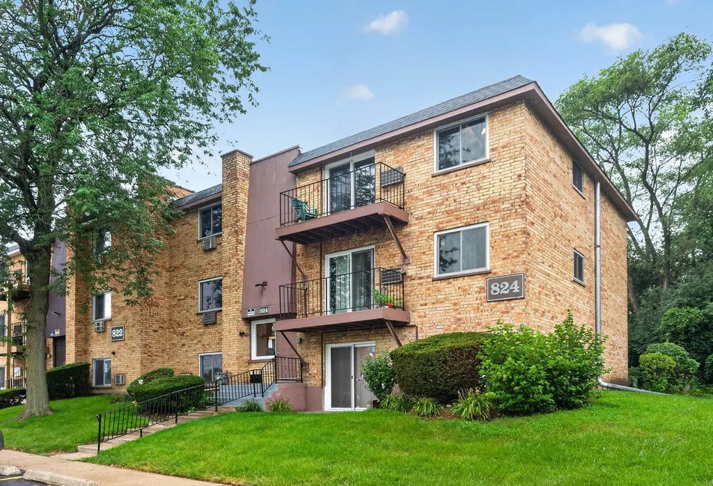 824 W College Boulevard 201, Addison