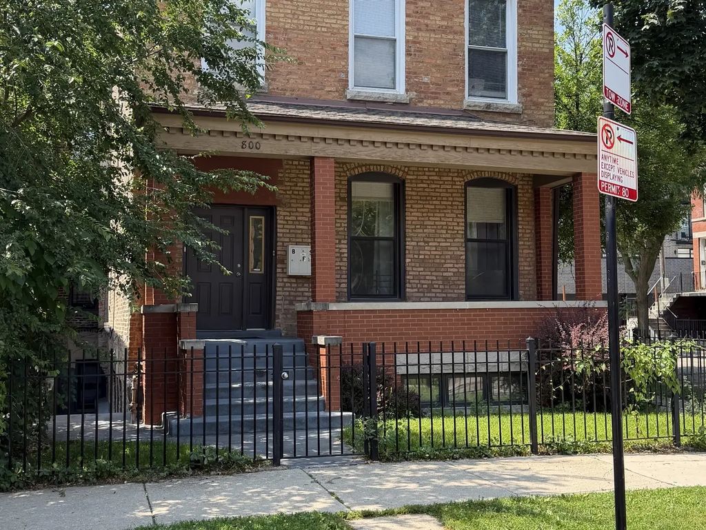 800 S Claremont Avenue Garden, Chicago, 60612