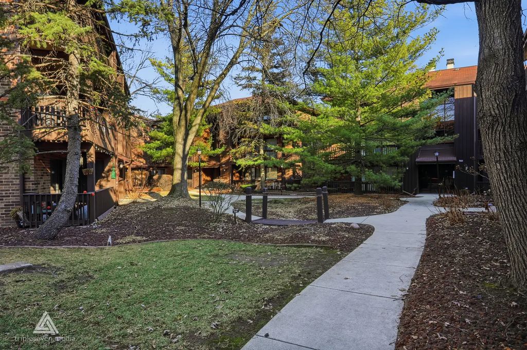 9609 Austin Avenue W3, Oak Lawn