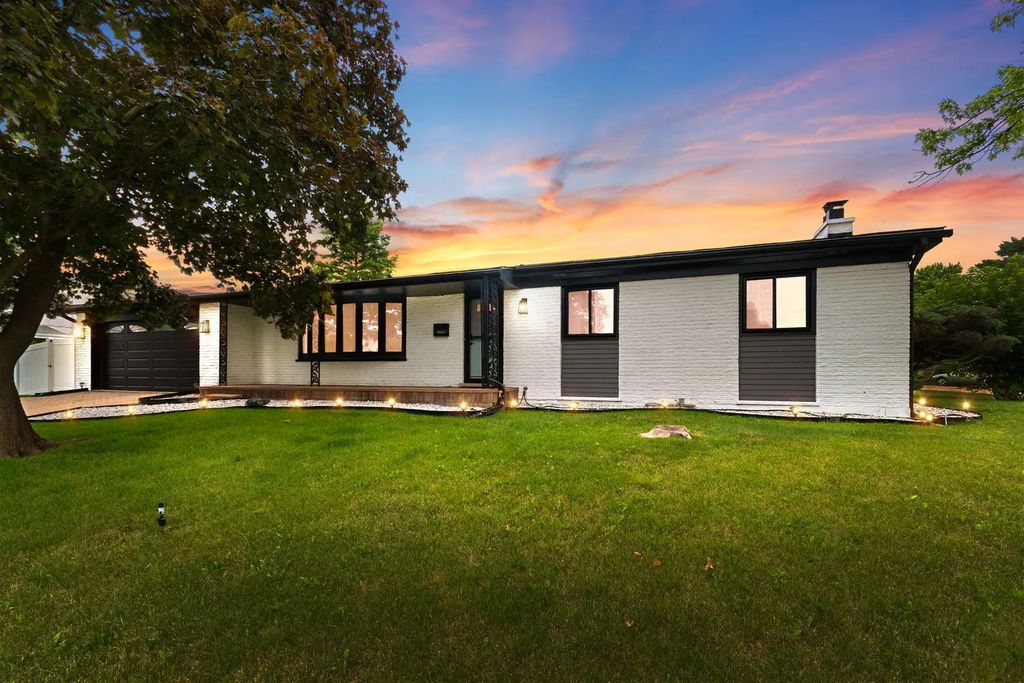 9837 N Glendale Lane, Niles