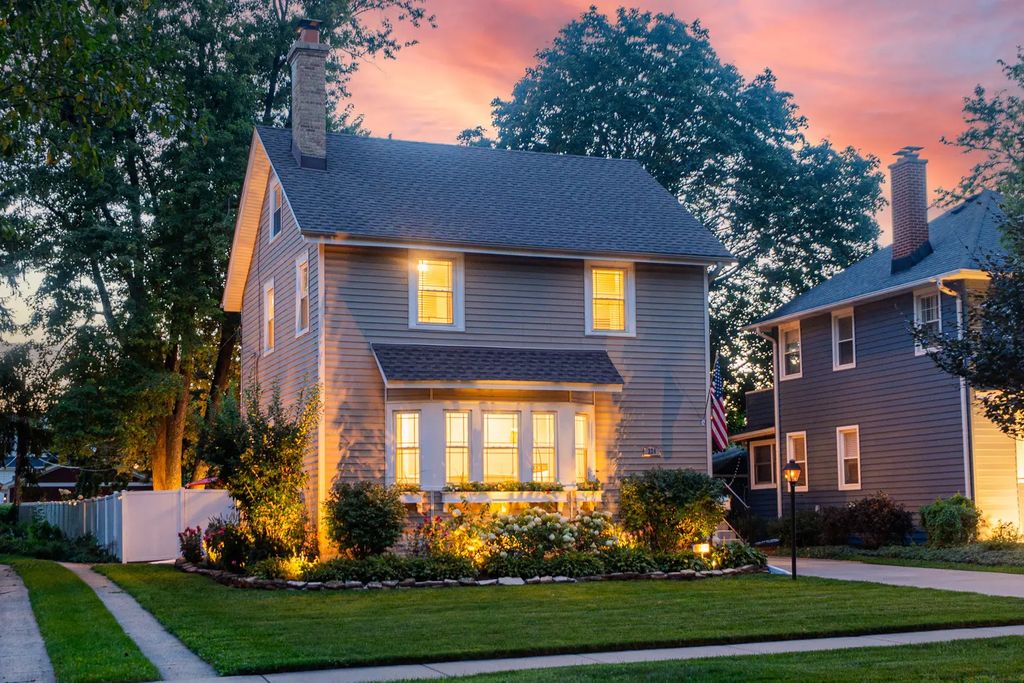 324 N Myrtle Avenue, Elmhurst
