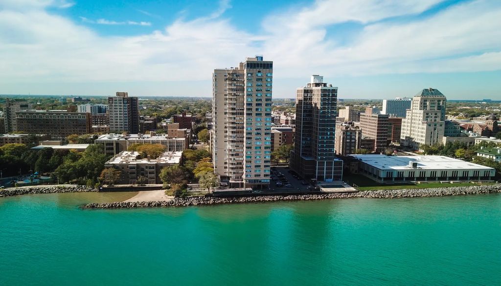 6301 N Sheridan Road 9v, Chicago